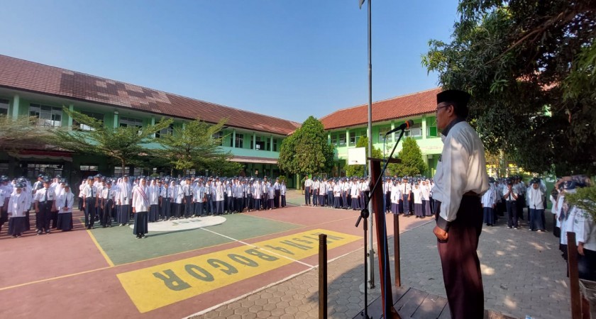 Upacara Bendera Merah Putih MTsN 4 Bogor