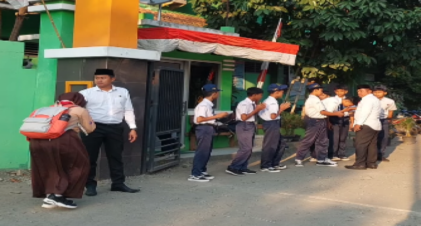 Dari Menyambut Siswa, Upacara Bendera hingga Penyerahan Piagam Penghargaan Tapakan Garuda