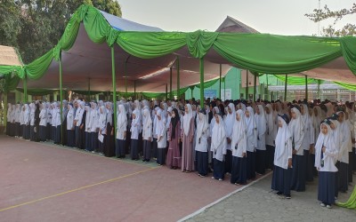 Pembukaan Gebyar Hari Santri Nasional di MTsN 4 Bogor yang dibuka langsung oleh Kepala Madrasah, Senin 23 Oktober 2023